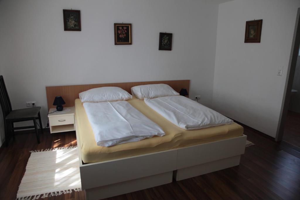 Pension Casa Topolino Wiener Neustadt Quarto foto